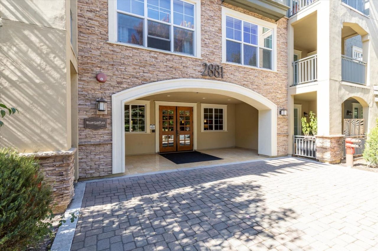 Front of Willow Glen Place, San Jose