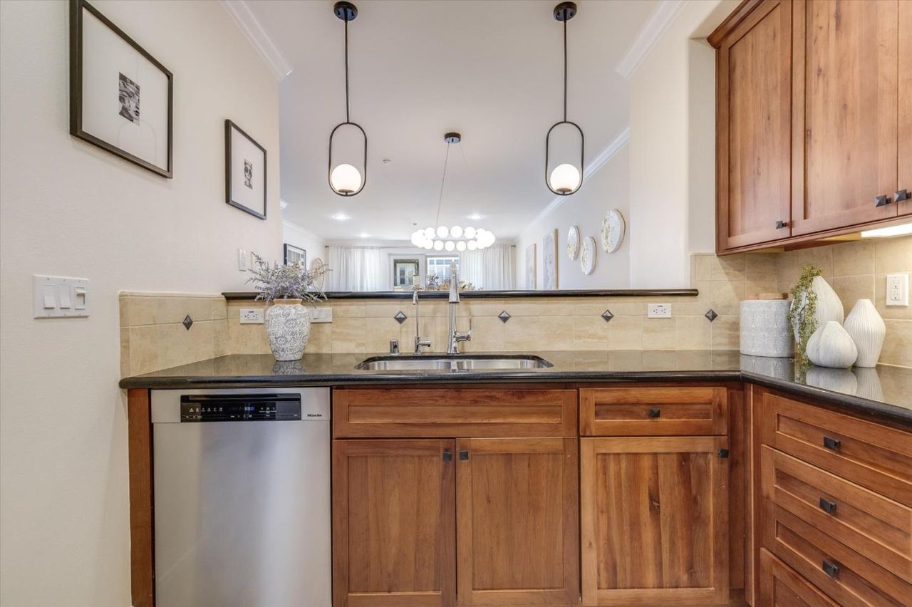 Breakfast bar at 2881 Meridian Ave Unit 249