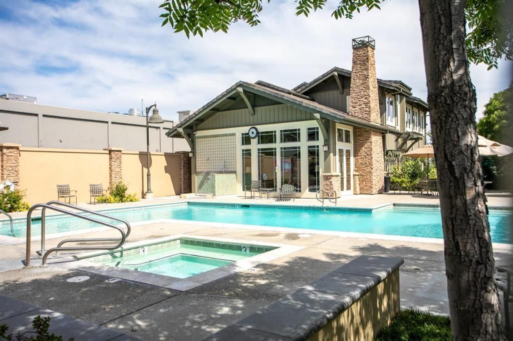 Community pool and spa at Willow Glen Place