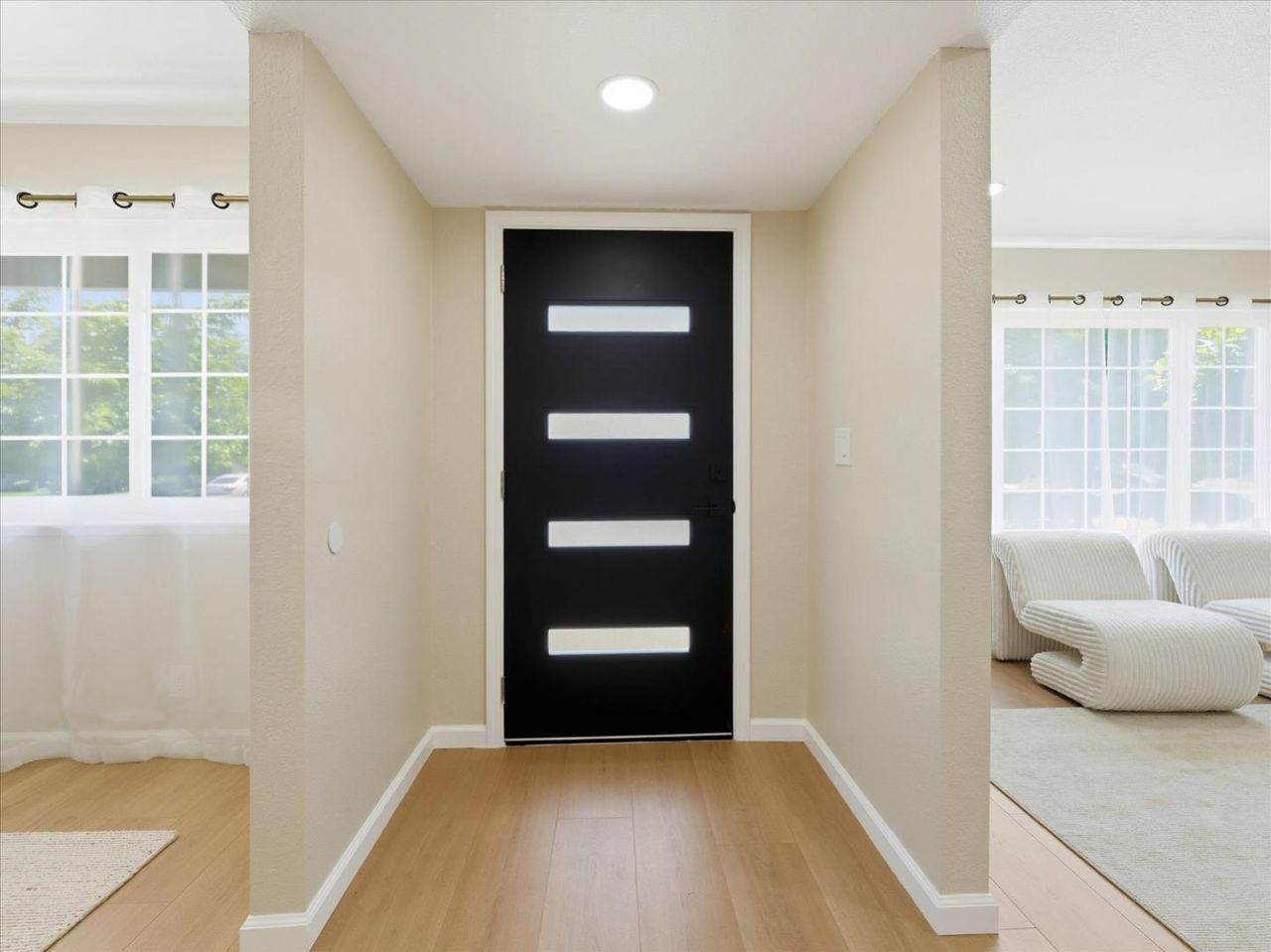 Entry hall at 4999 Massachusetts Dr