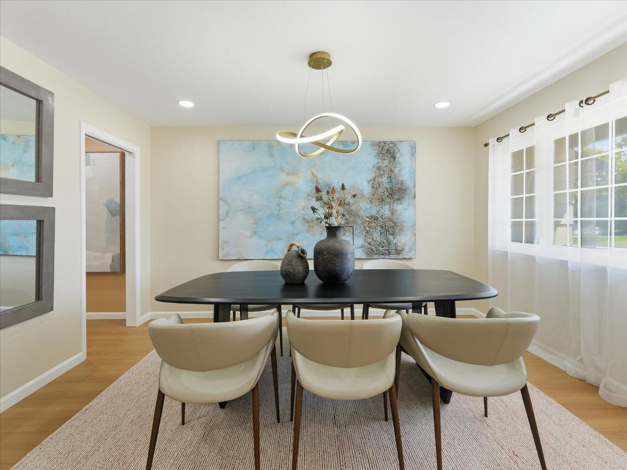 Dining room at 4999 Massachusetts Dr