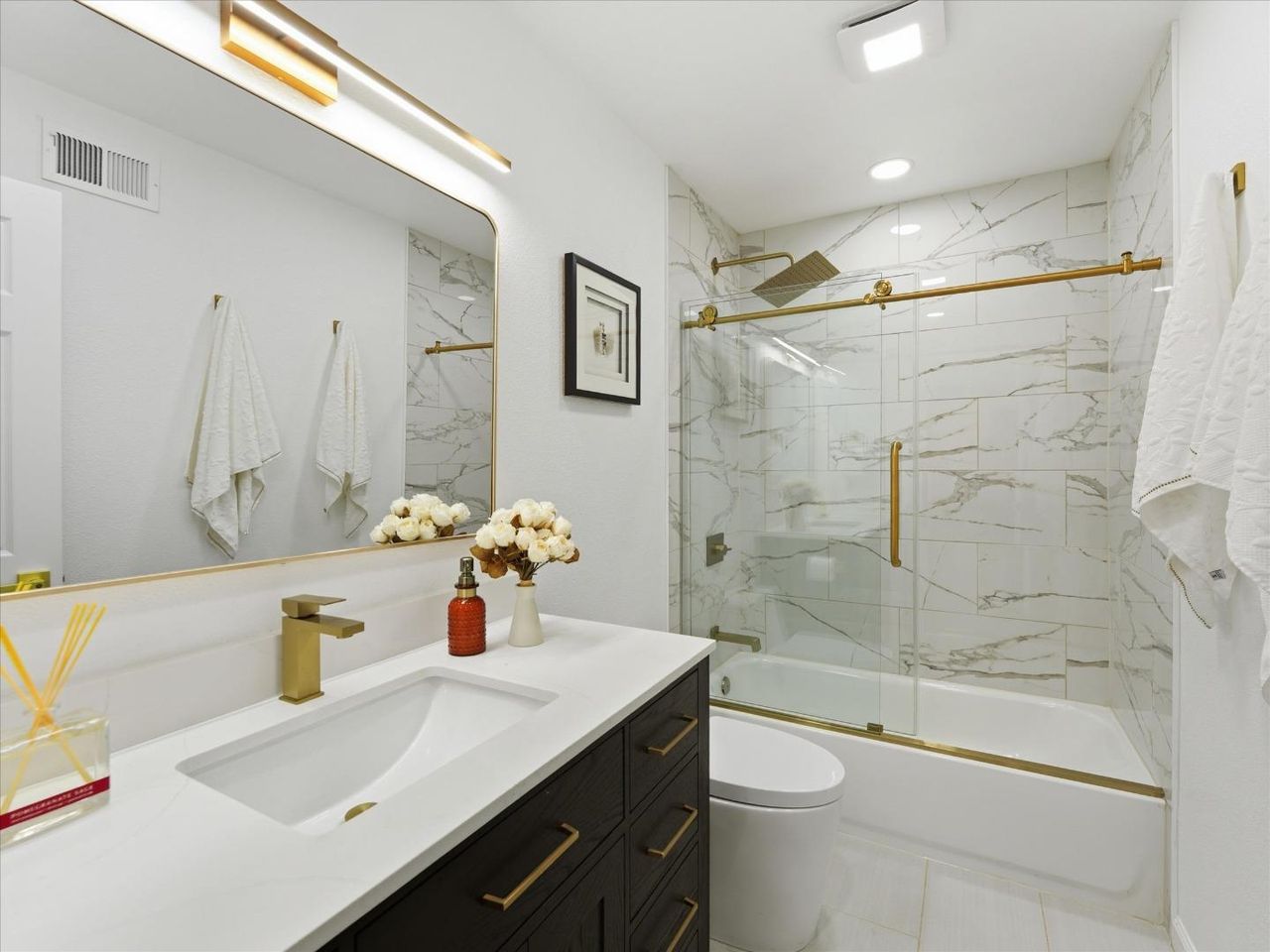 Second bath with a soaking tub at 4999 Massachusetts Dr