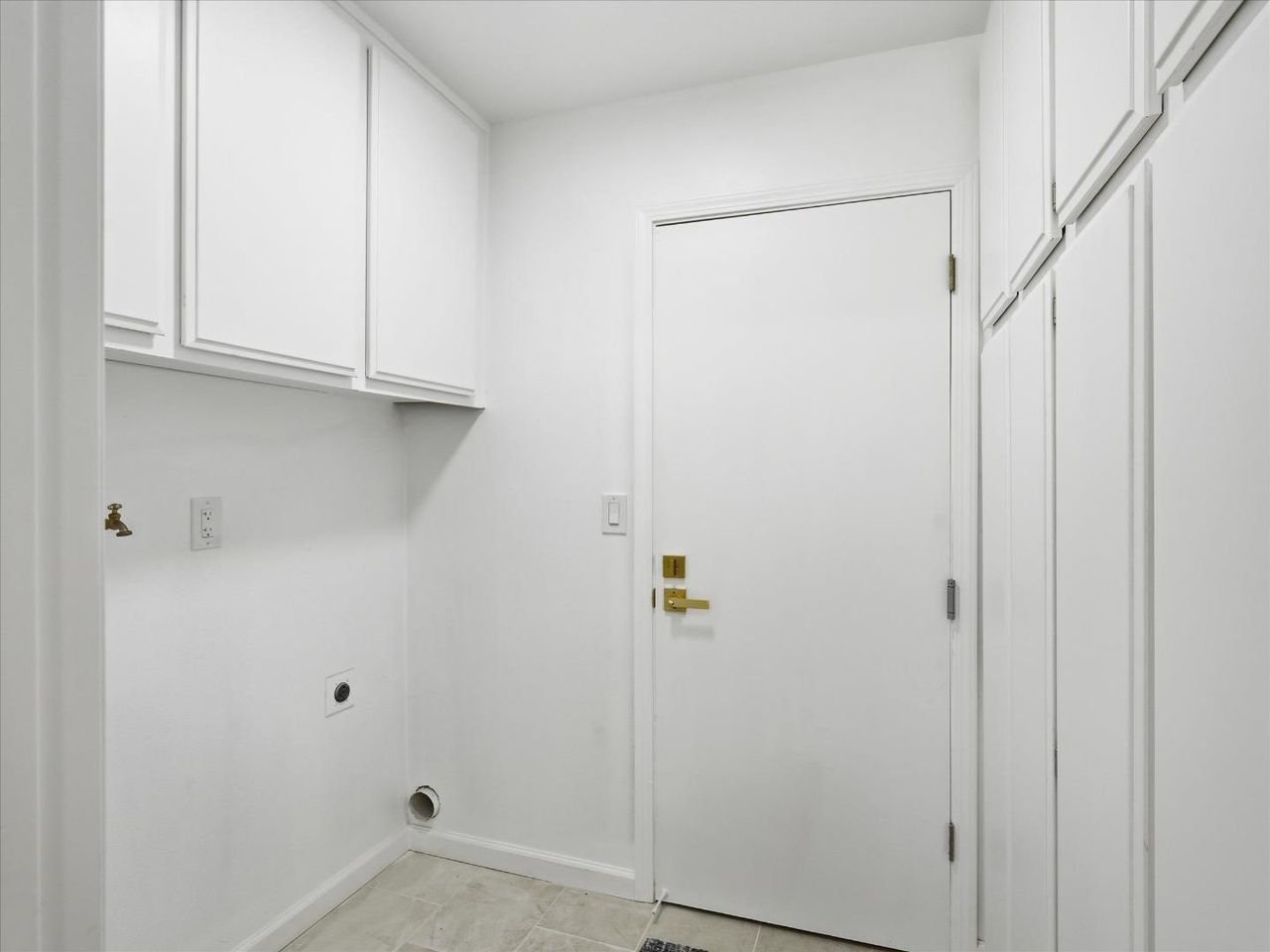 Laundry room at 4999 Massachusetts Dr