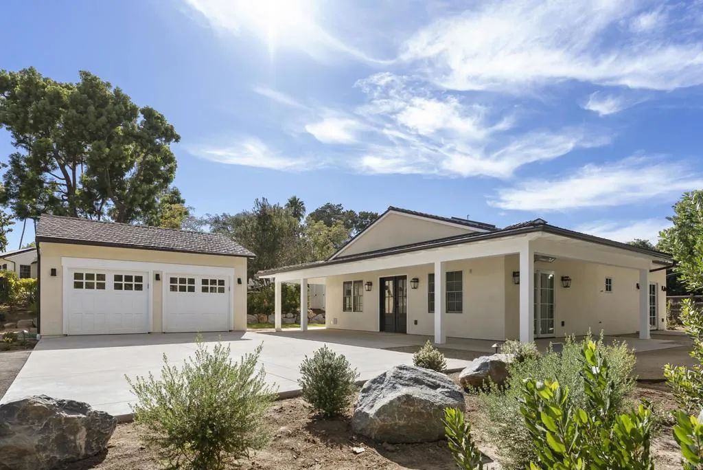 1963 ranch home with double garage in Stierlin Estates